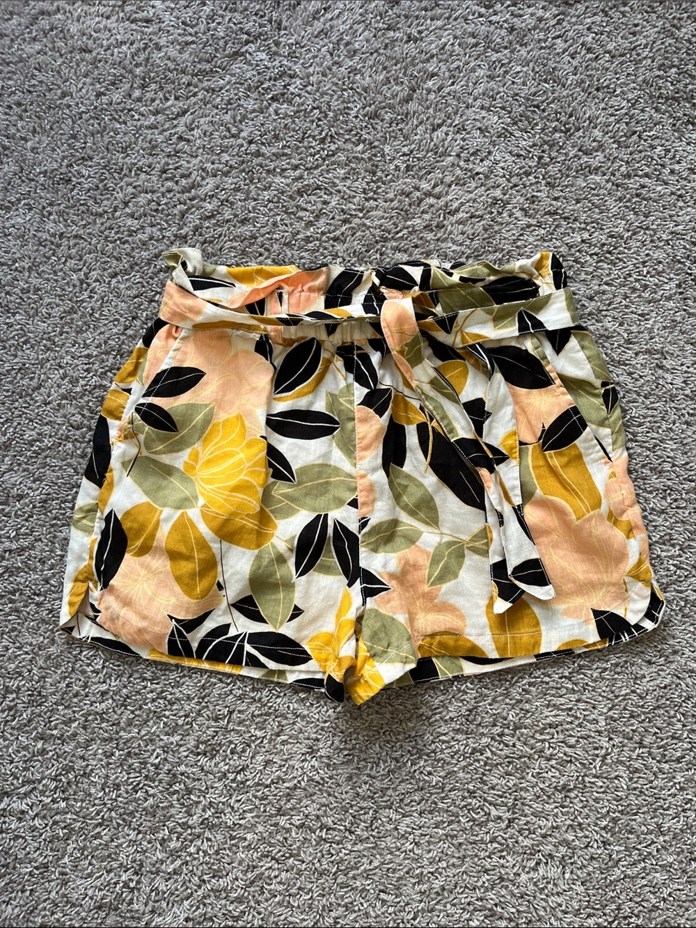 100% Linen Floral Tie-Waist Women's Shorts in Yellow & Peach-M